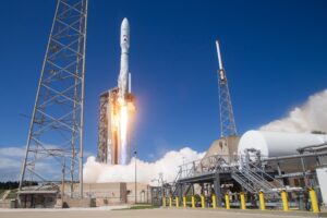 Atlas V launch with Amazon Kuiper satellites